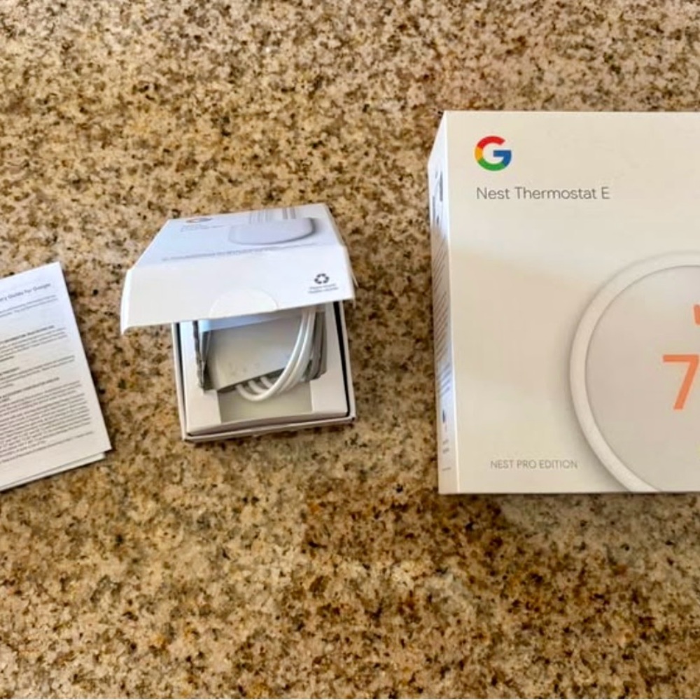 New Nest Thermostat E - White and connector